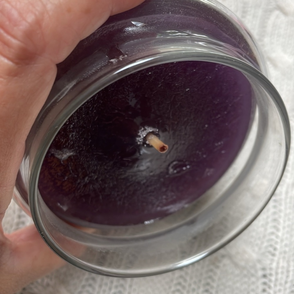New unused Yankee Candle Lavender Vanilla jar. 14.5 oz. 65-90 burn time. Purple - Picture 5 of 8